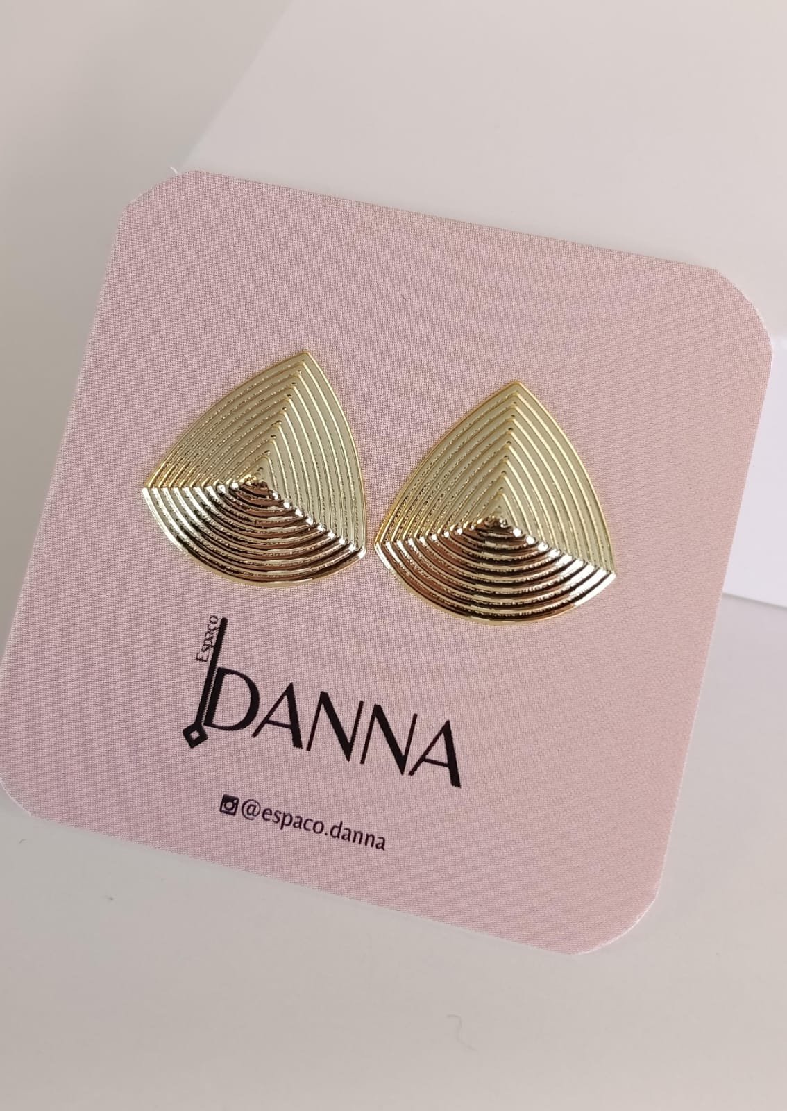 BRINCO BOTÃO TRIANGULAR