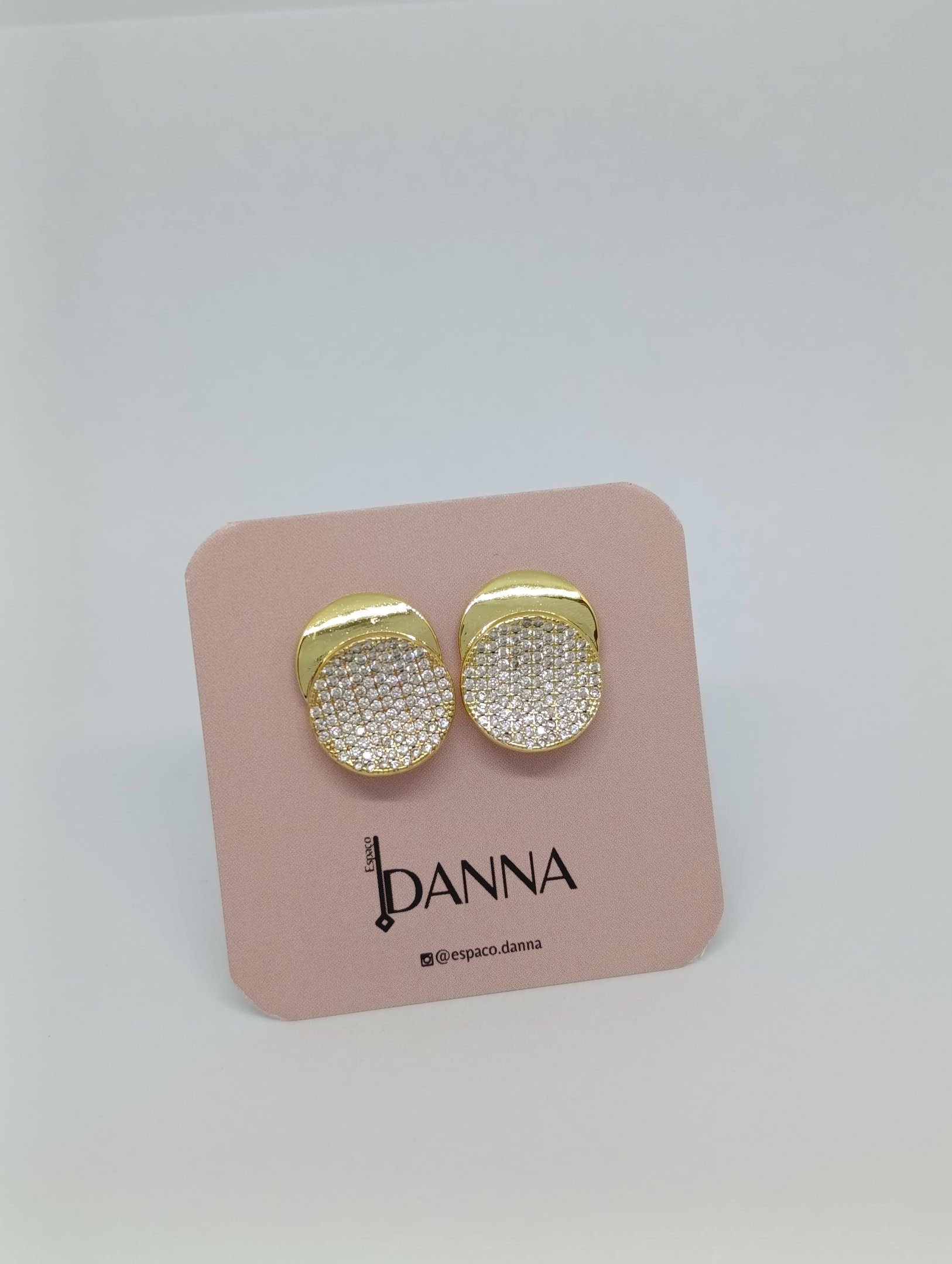 BRINCO CÍRCULO DUPLO COM CRAVAÇÃO EM MICRO ZIRCONIAS