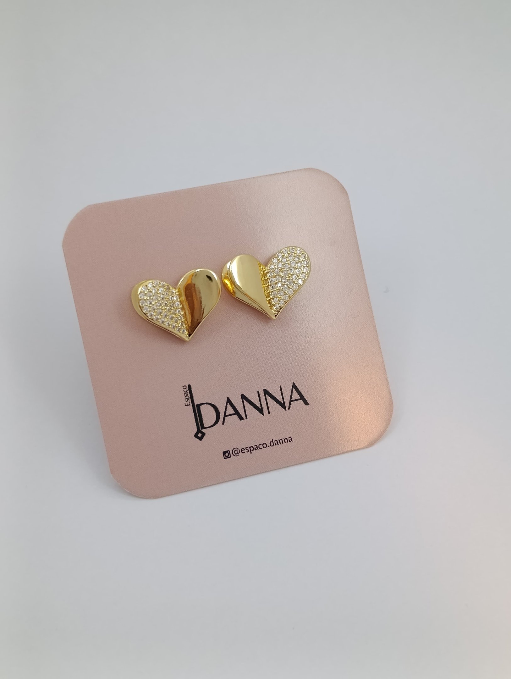 BRINCO CORAÇÃO DUPLO - METADE CRAVEJADA