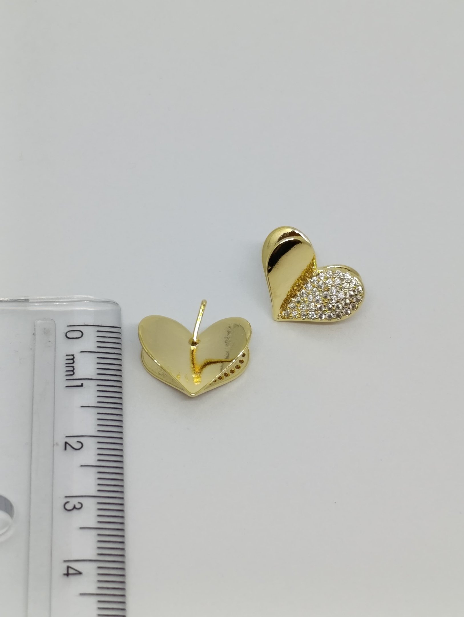 BRINCO CORAÇÃO DUPLO - METADE CRAVEJADA