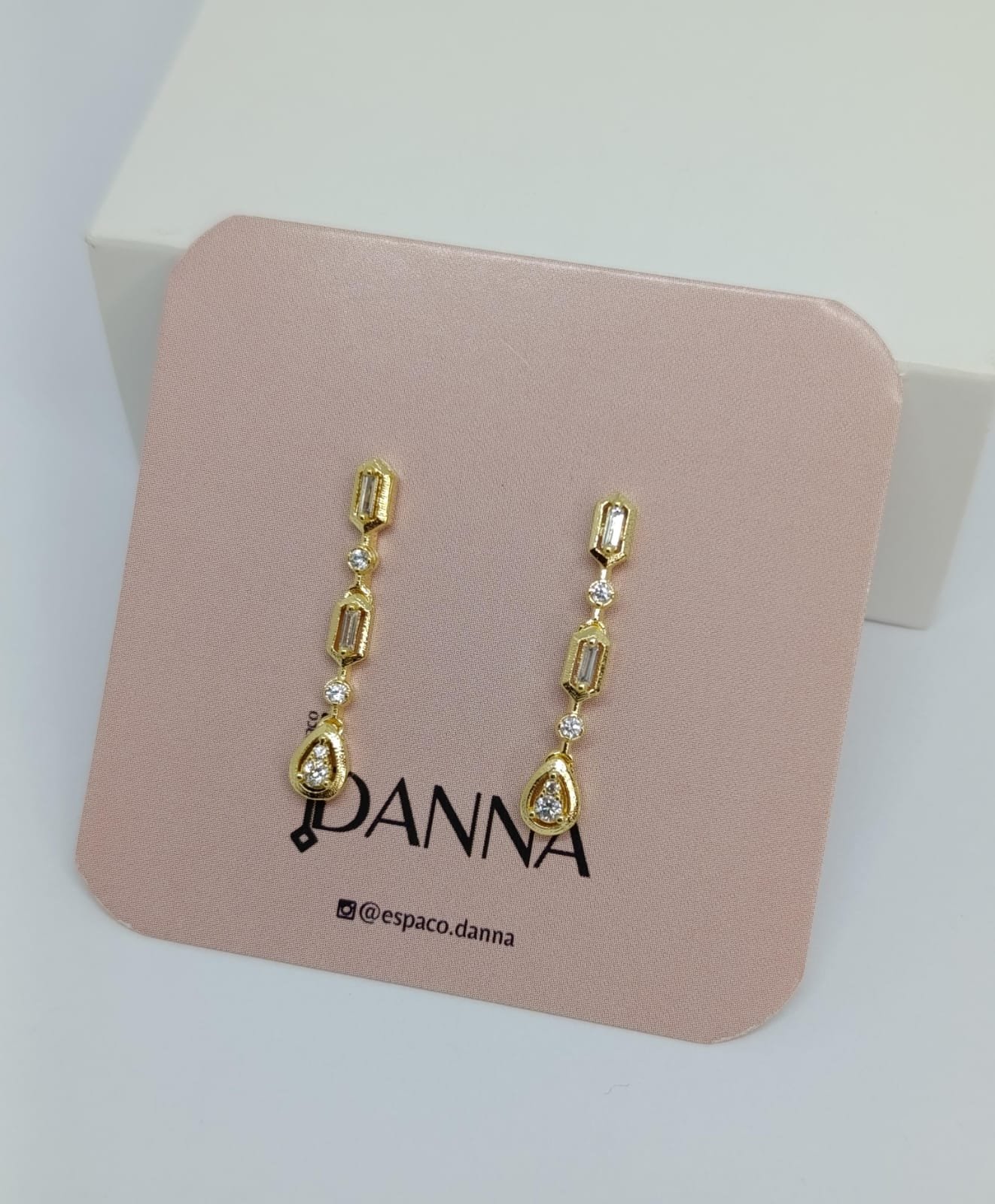 BRINCO DELICADO - ALONGADO