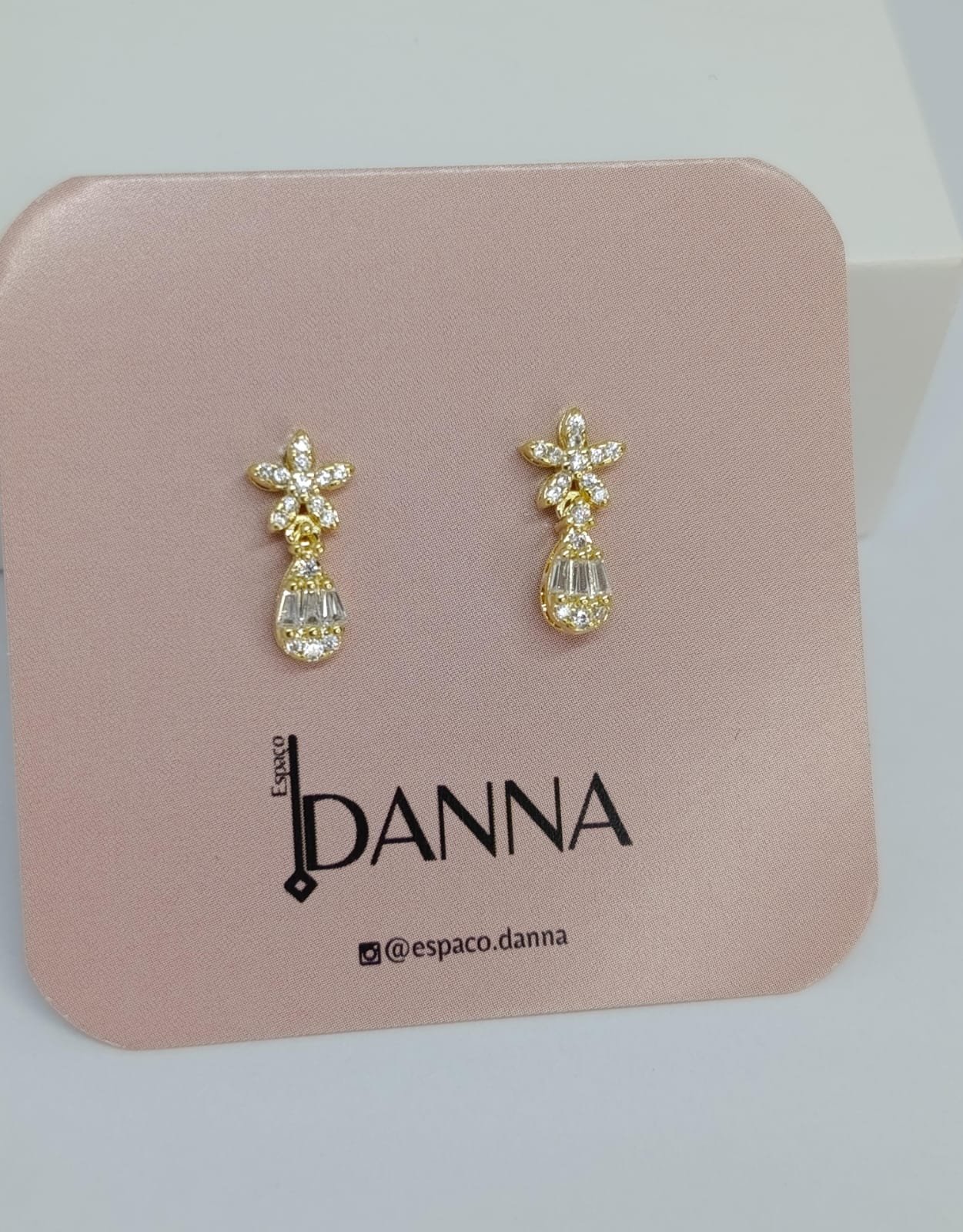 BRINCO DELICADO FLOR