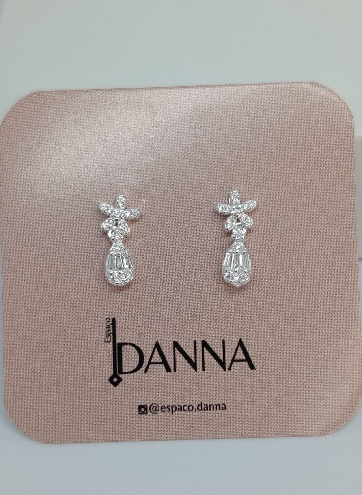 BRINCO DELICADO FLOR