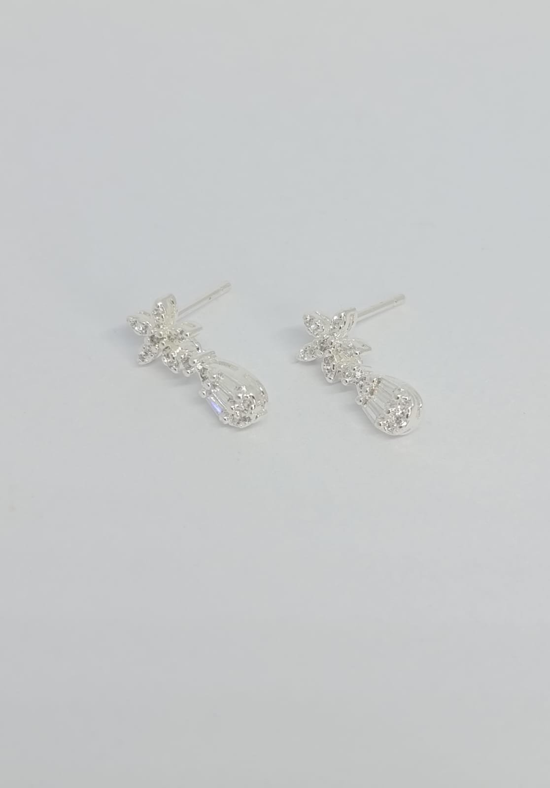 BRINCO DELICADO FLOR