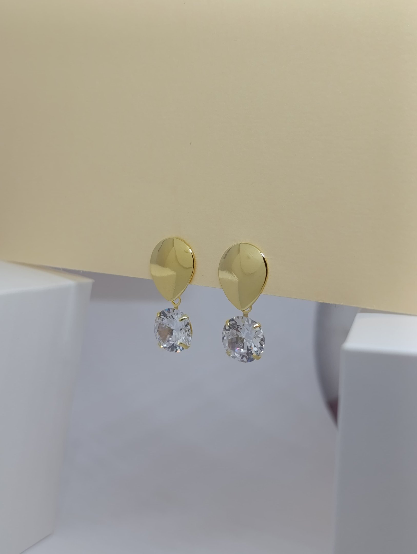 BRINCO DOURADO COM ZIRCONIA