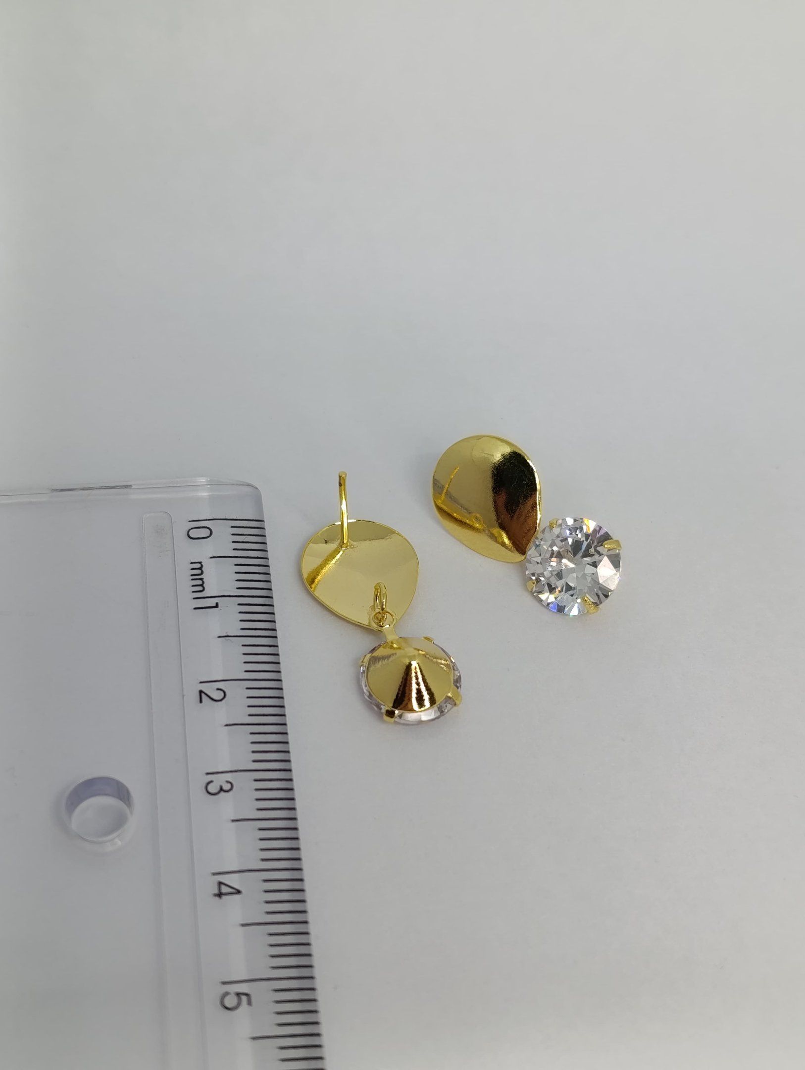 BRINCO DOURADO COM ZIRCONIA