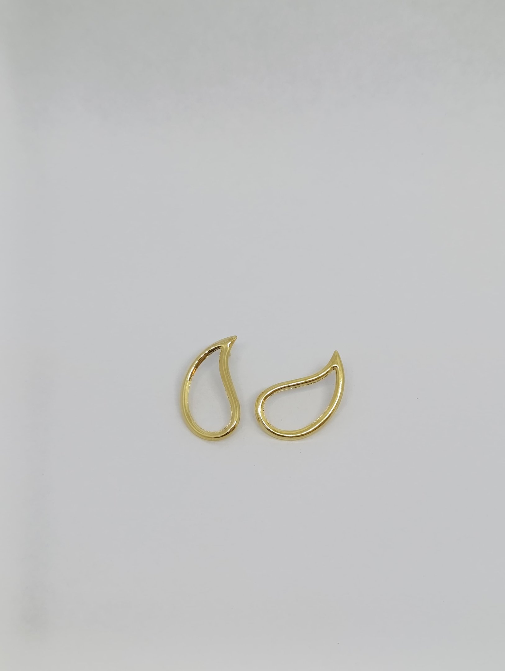 BRINCO GOTA VAZADO -2,5CM