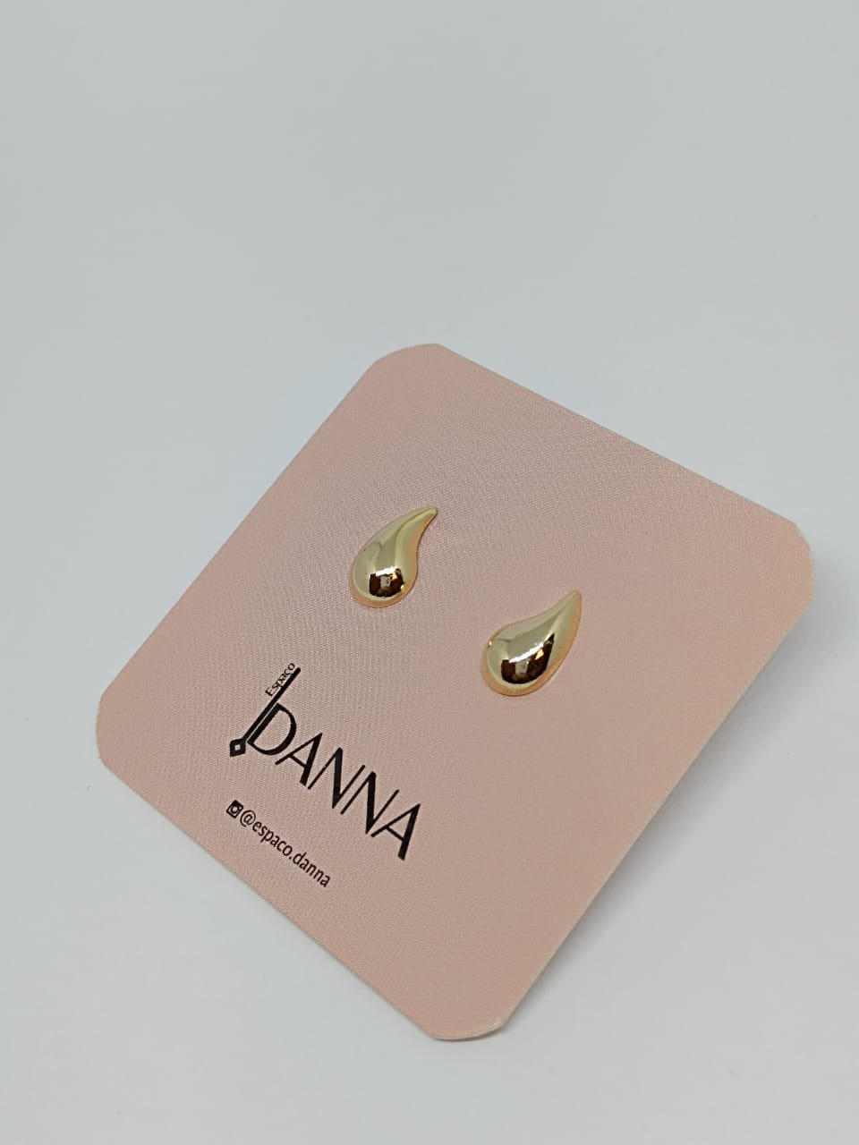 BRINCO GOTA VÍRGULA - 1CM