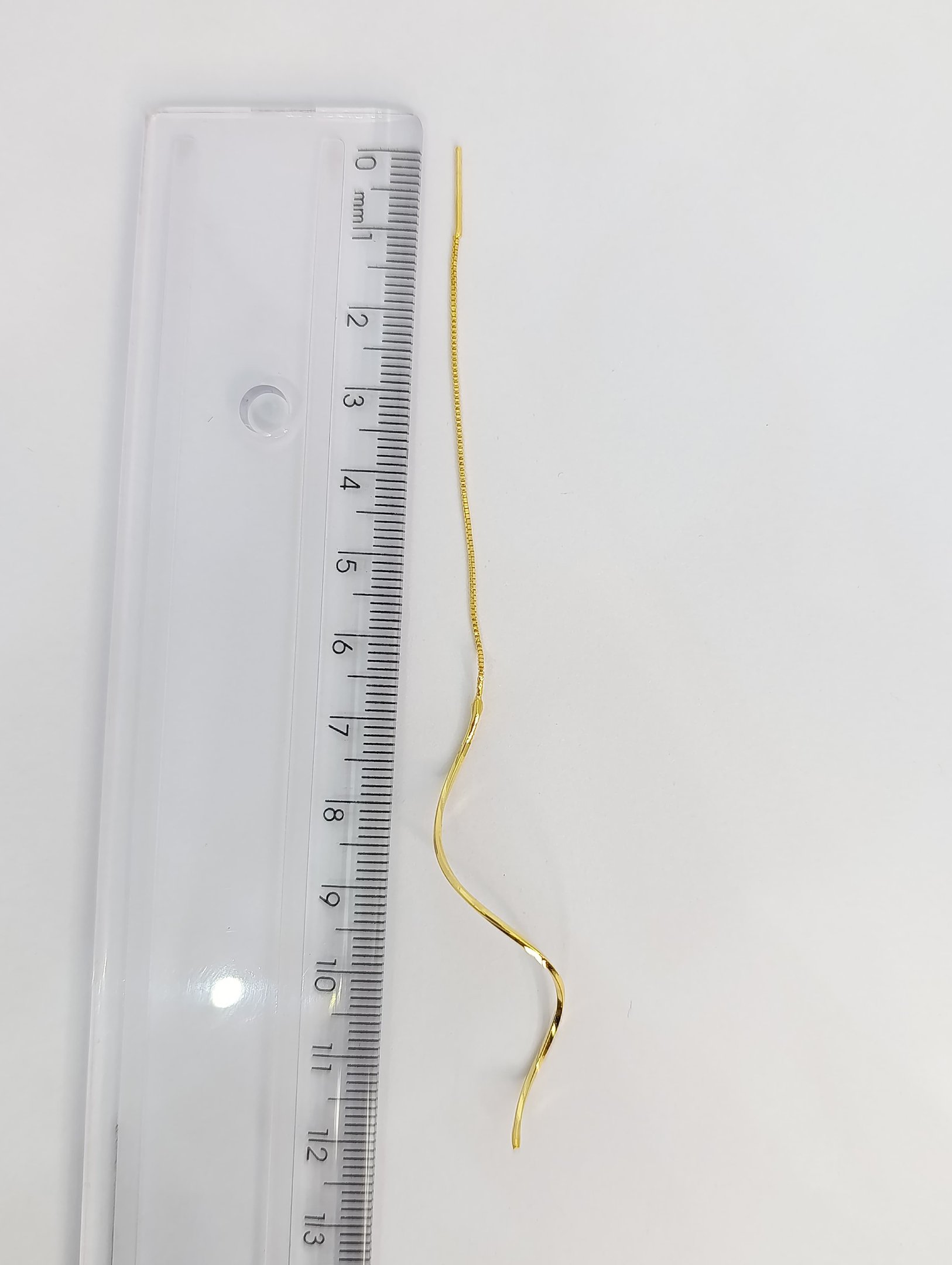 BRINCO ALONGADO DELICADO