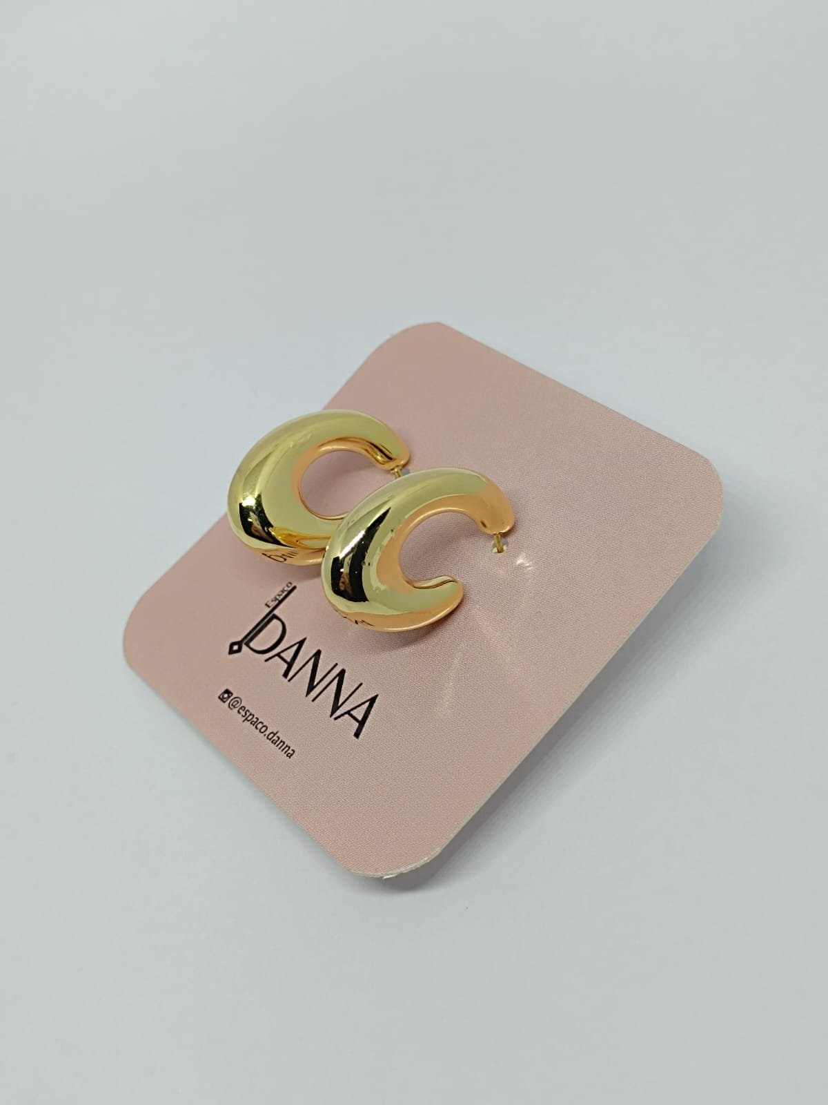 BRINCO MEIA ARGOLA VOLUMOSO