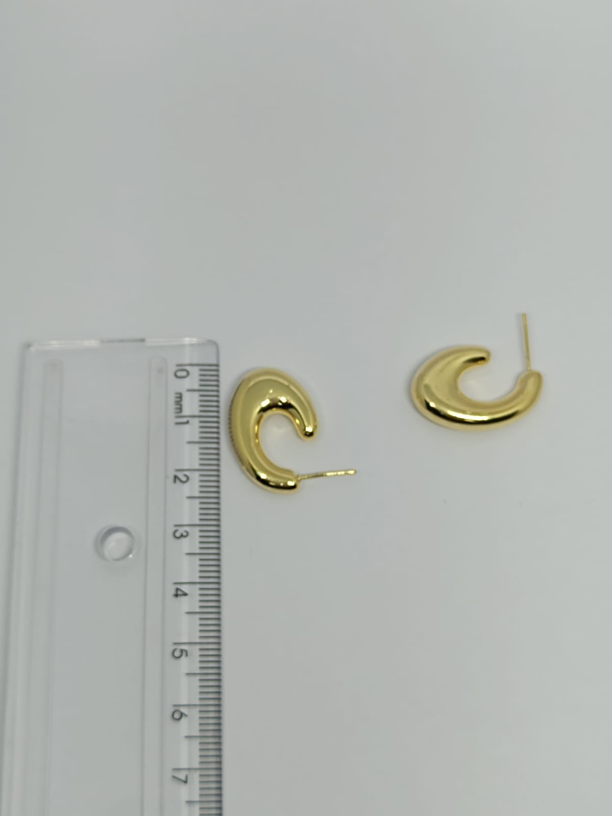 BRINCO MEIA ARGOLA VOLUMOSO