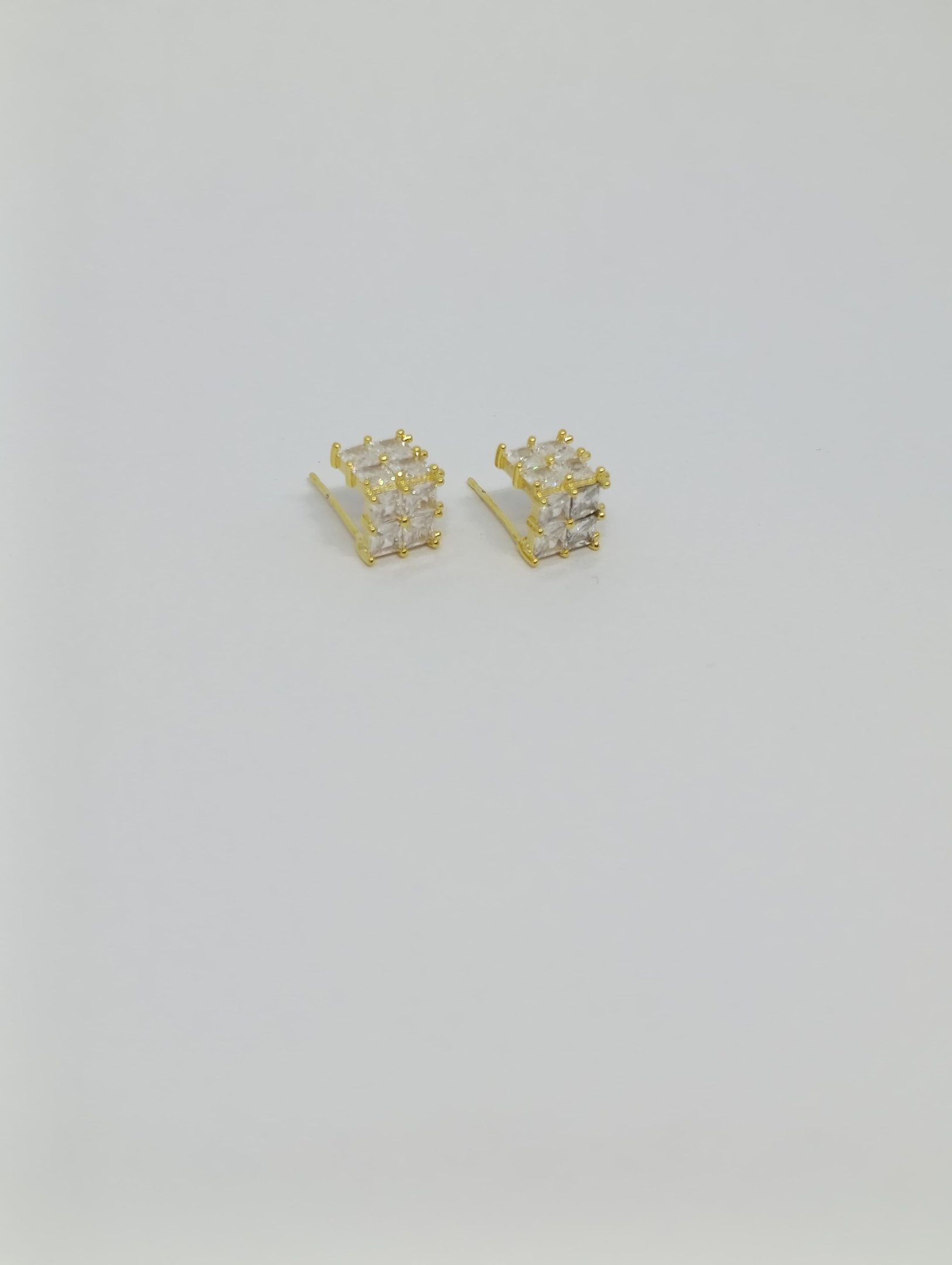 BRINCO QUADRADO CUBO - ZIRCÔNIA