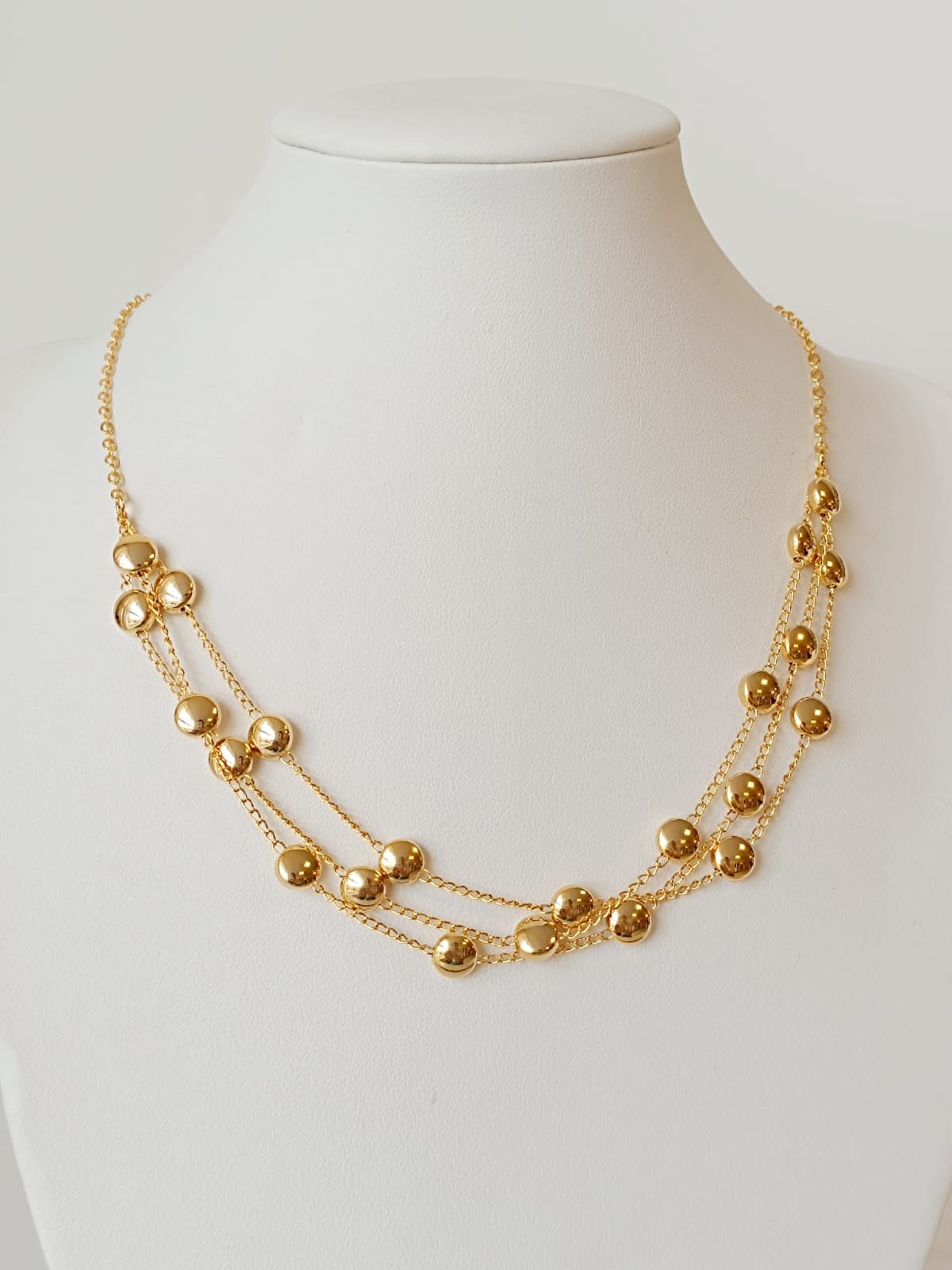 COLAR CHOKER COM ESFERAS