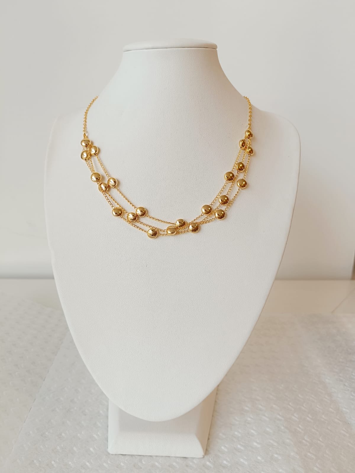 COLAR CHOKER COM ESFERAS