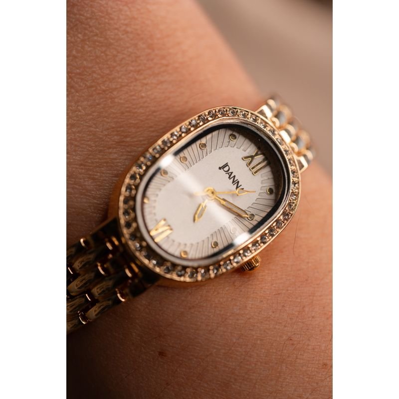 RELÓGIO OVAL COM ZIRCONIA MINIMALISTA